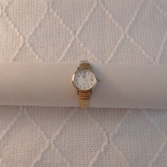 Vintage Gold Timex Bracelet Watch‎ - Picture 3 of 8